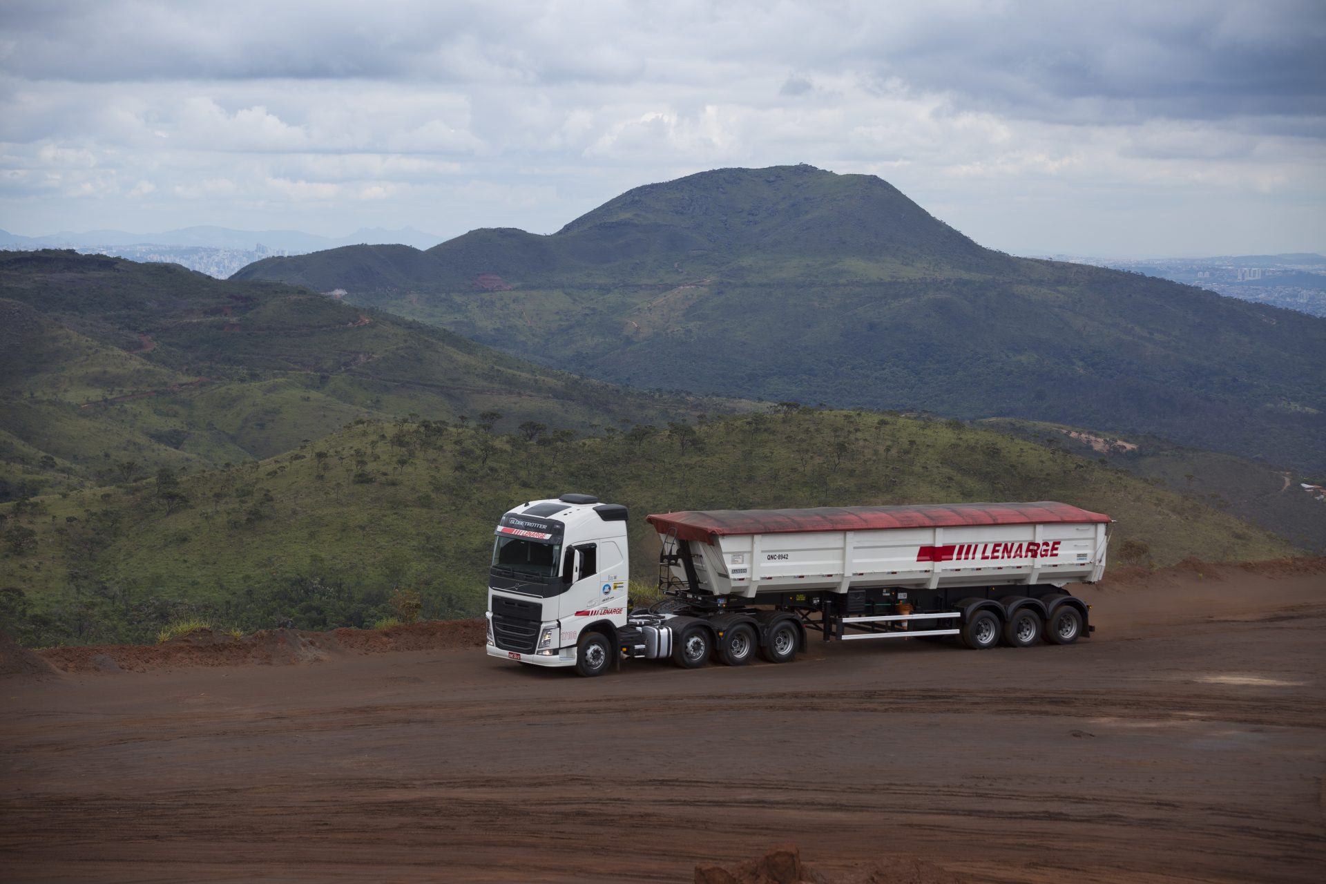 Lenarge Amplia E Renova Frota Mais Caminh Es Volvo Fh