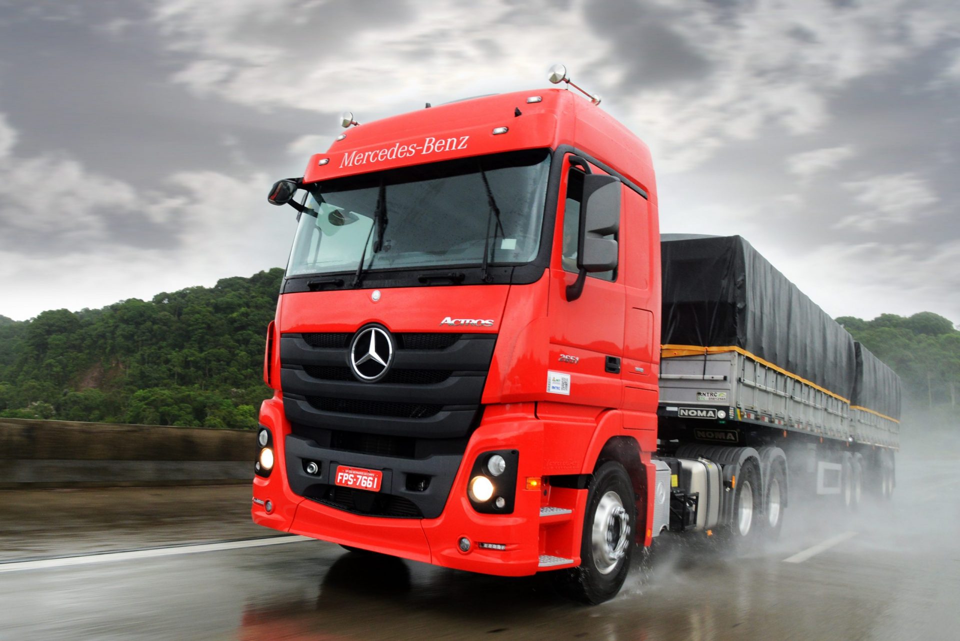 Mercedes-Benz apresenta nova linha de caminhões rodoviários Actros