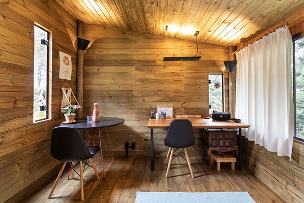 Com foco na construção para um estilo de vida sustentável, que preza a natureza, o Estúdio Okko lança seus projetos de cabanas