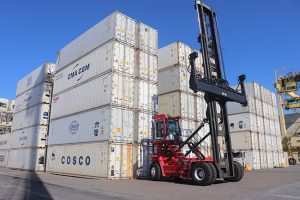 Novas empilhadeiras de empresa finlandesa começam a operar na Portonave