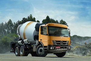 Atego 2730 8x4 é betoneira que une leveza e compactação