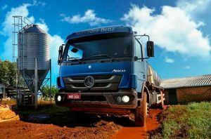 Mercedes-Benz alcança o marco de venda de 10.000 caminhões customizados