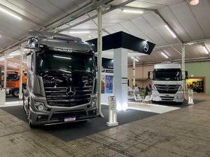 Caminhões Mercedes-Benz para o agronegócio são atrações na Transpoeste em Cascavel