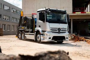 ZF e Mercedes-Benz Trucks apresentam tomada de força eWorX silenciosa e sem emissões para caminhões elétricos