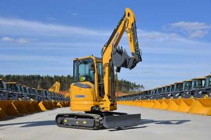 Escavadeira hidráulica XCMG é compacta e multifuncional