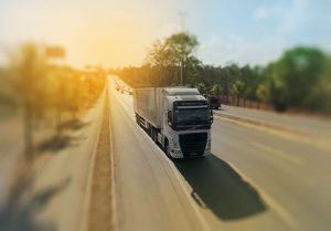 Manlog aumenta disponibilidade dos caminhões de sua frota com solução da Continental Pneus