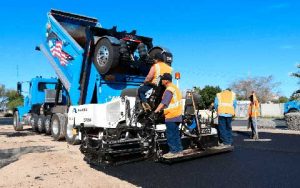 Pavimentadoras oferecem soluções de plataformas resistentes e duradouras