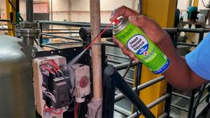 Como a escolha de limpa contatos elétricos influencia na segurança da empresa, colaboradores e meio ambiente
