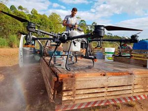 Aplicações com drone rendem até 12 hectares por hora e representam um novo mercado no meio Agro