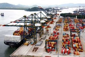 Atraso na atracação de navios piora na pandemia e impacta preços