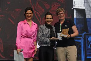 Mercedes-Benz conquista três troféus no Prêmio Automotive Business