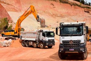 Mercedes-Benz Arocs é atração numa das maiores exposições da mineração na América Latina