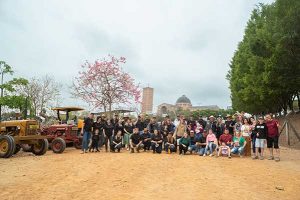 Tratores chegam a Aparecida do Norte depois de quatro dias de viagem