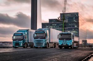 Volvo inicia produção em série de seus caminhões elétricos pesados na Europa