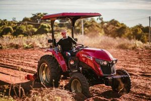 Trator com 47.6 cv de potência e tecnologia embarcada de fábrica, incorpora portfólio agrícola YANMAR