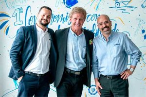 Komatsu certificada pela empresa de consultoria e treinamento comportamental SafeStart International
