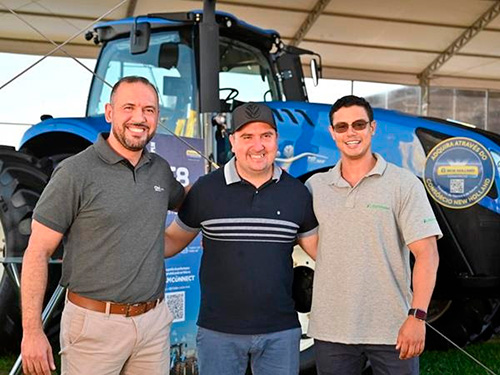 Inédito no Brasil: produtor utiliza ‘grãos digitais’ para adquirir um trator da New Holland Agriculture
