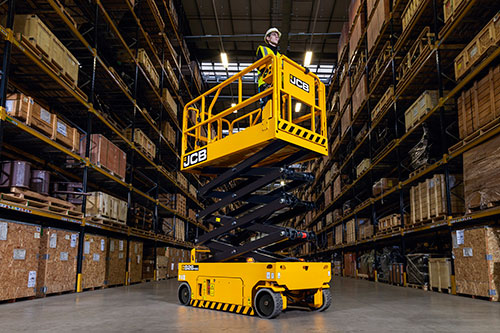 JCB lança linha de plataformas elevatórias elétricas no Brasil