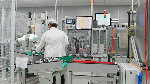 Fabricante de sensores usa cobots da ABB para melhorar a qualidade e elevar a produtividade em até 97%