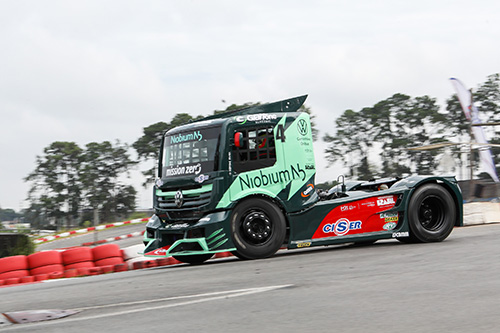 Primeiro caminhão de corrida híbrido elétrico do mundo estreia na Copa Truck 2023