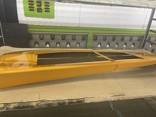Plasolution desenvolve inovador capô de plástico para a nova linha de trator Mahindra