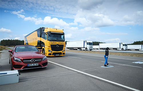 Daimler Truck celebra marco histórico em segurança de caminhões e ônibus com 1.000.000 de unidades vendidas do Active Brake Assist