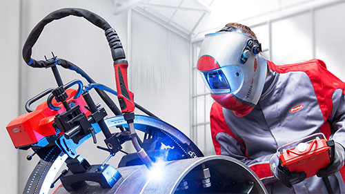 Sistemas flexíveis para automação de soldagem são destaques da Fronius