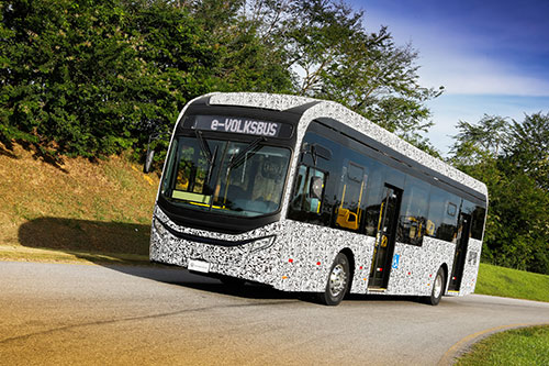 Mercado encomenda 500 novos ônibus VW e montadora revela primeiro protótipo de chassi elétrico