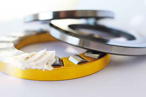 Nova graxa lubrificante da Klüber Lubrication traz melhor desempenho e múltiplas aplicações para os mercados alimentício e farmacêutico