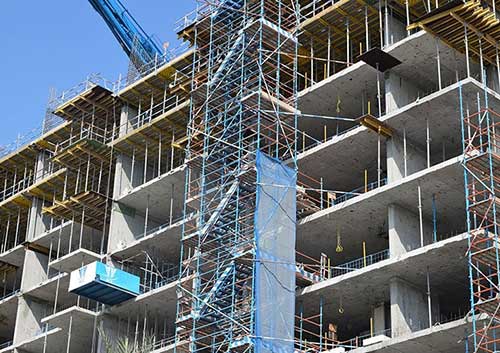 O futuro da construção: Paredes de concreto com formas de alumínio revolucionam a indústria