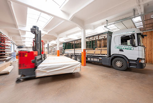 Indústria madeireira consegue abastecer a frota de empilhadeiras com menos energia