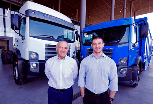 Empresa chilena aumenta frota com 20 caminhões Volkswagen e comemora 25 anos de confiança