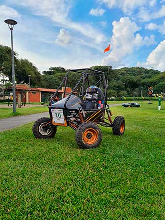 Estudantes da UFPR apresentam veículo off-road em evento que acontece no Expotrade Pinhais