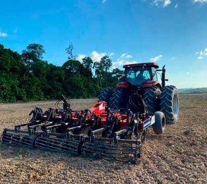 Implemento para distribuição localizada de insumos é destaque na Coopercitrus Expo