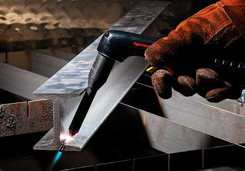 Tecnologia inovadora de corte a plasma revoluciona a indústria metalúrgica 
