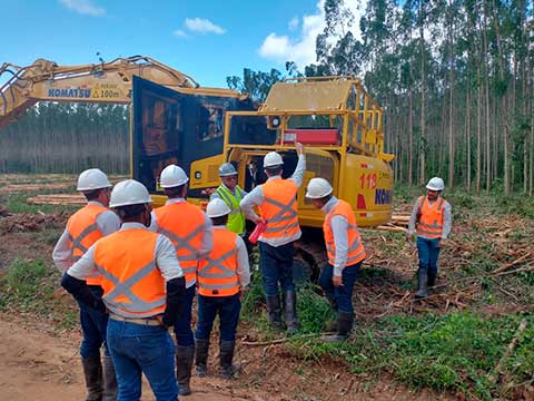 Komatsu School é lançada na Expoforest e tem como objetivo compartilhar conhecimento especializado para fortalecer o setor no Brasil