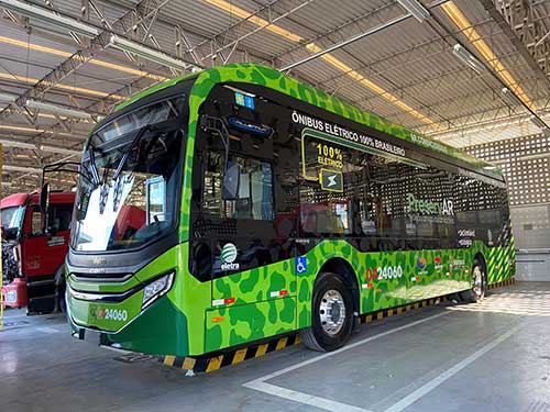 Primeiro ônibus elétrico em circulação em Manaus tem chassi Mercedes-Benz