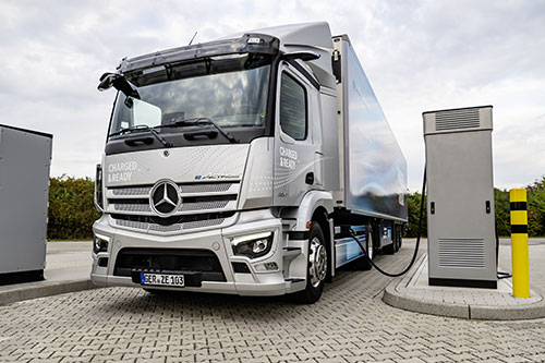 Chile é o primeiro país da América Latina a receber os caminhões elétricos Mercedes-Benz eActros e FUSO Next Generation