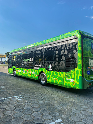 Primeiro ônibus elétrico em circulação em Manaus tem chassi Mercedes-Benz