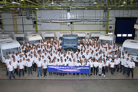 Mercedes-Benz do Brasil registra o marco histórico de 250.000 cabinas de caminhões produzidas na fábrica de Juiz de Fora