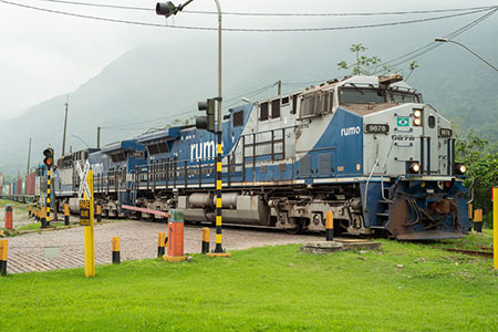 Brado e Rumo fazem a primeira viagem de contêineres da Ferrovia Norte-Sul