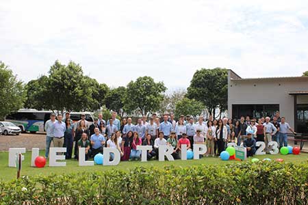 Representantes da cadeia de soja de 10 países visitam fazendas certificadas em sustentabilidade no Brasil