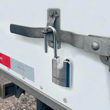 ASSA ABLOY Controle de Acesso apresenta cadeado bluetooth com criptografia para caminhões e contêineres