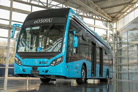 Ônibus elétrico Mercedes-Benz é destaque na Arena ANTP em São Paulo