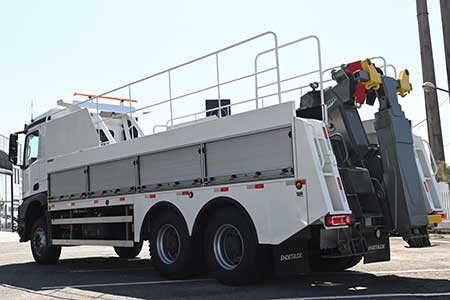 Mercedes-Benz Arocs traciona até 150 toneladas como guincho para caminhões, ônibus e veículos pesados