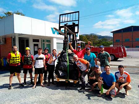 
Grupo Weiku promove ação de limpeza do Rio do Testo em prol do meio ambiente