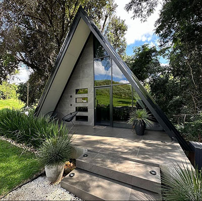 Projeto “Cabana Stones” destaca a integração com natureza - forte tendência em 2024