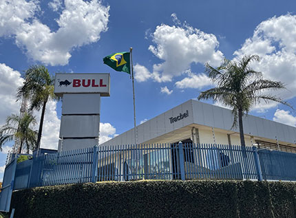 Grupo Tracbel anuncia a distribuição nacional de retroescavadeiras Bull