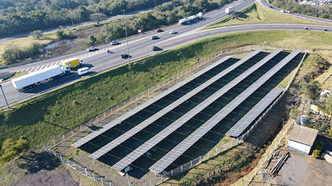 Grupo CCR amplia em 36,4% a produção própria de energia solar nas margens das rodovias em 2023
