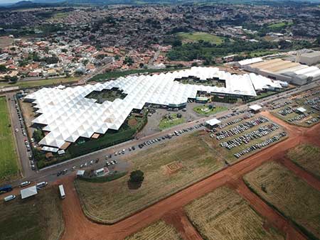Feira de negócios da Cooxupé espera mais de 30 mil cafeicultores no Sul de Minas